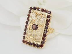 Bague vintage en or jaune et grenats - Castafiore