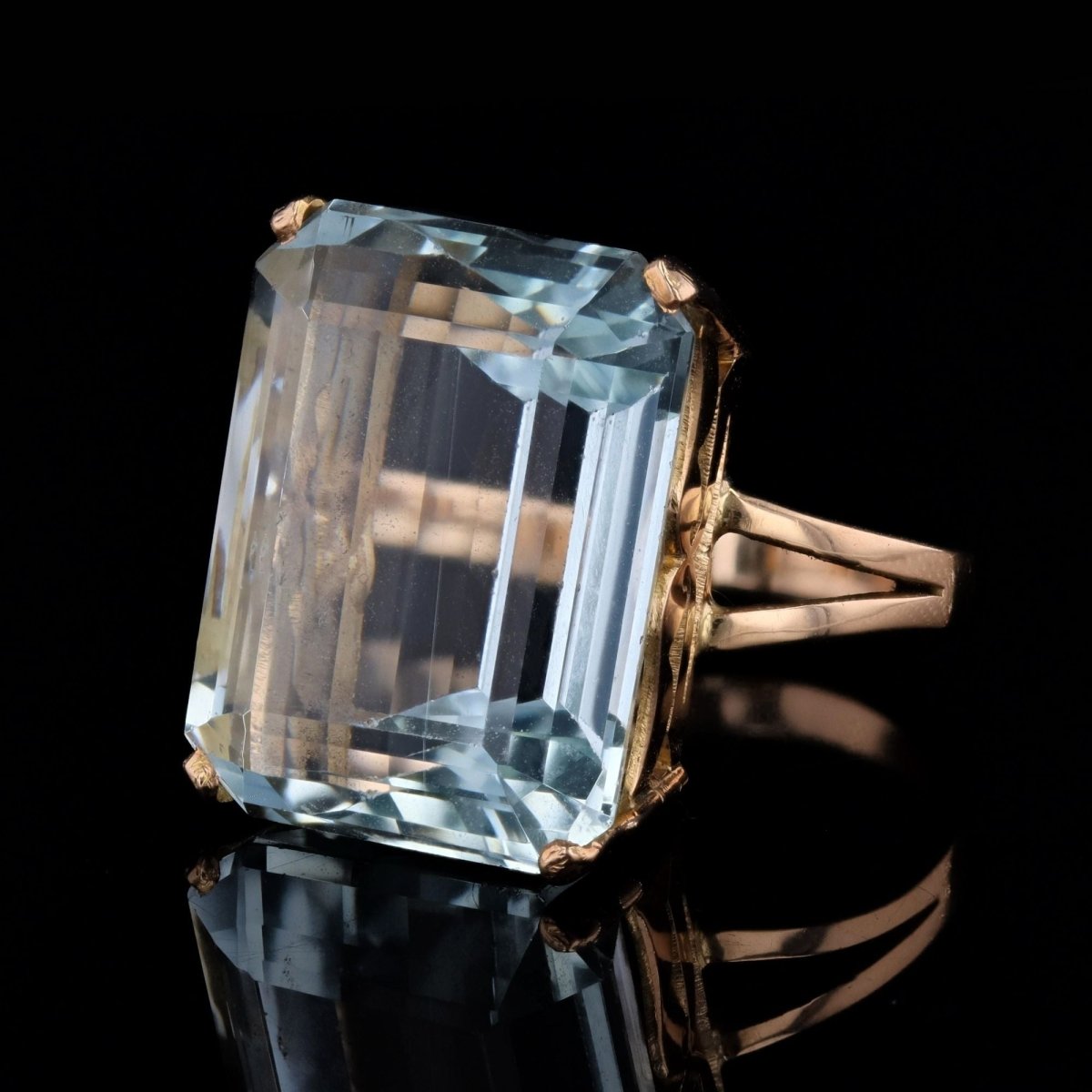 Bague vintage en or rose et aigue - marine - Castafiore