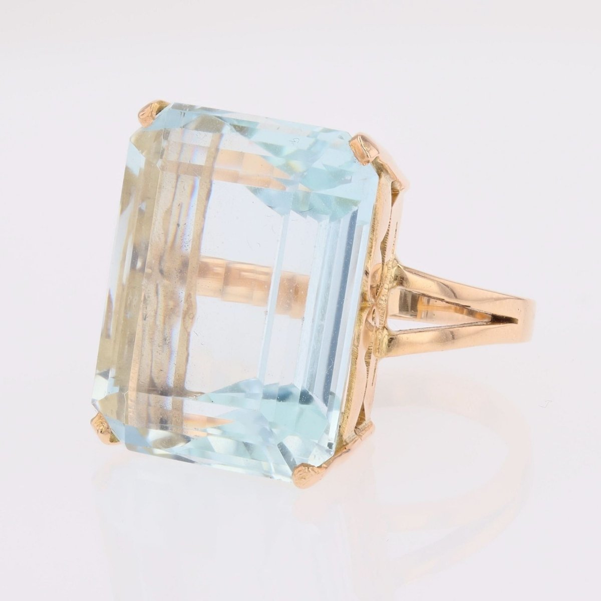 Bague vintage en or rose et aigue - marine - Castafiore