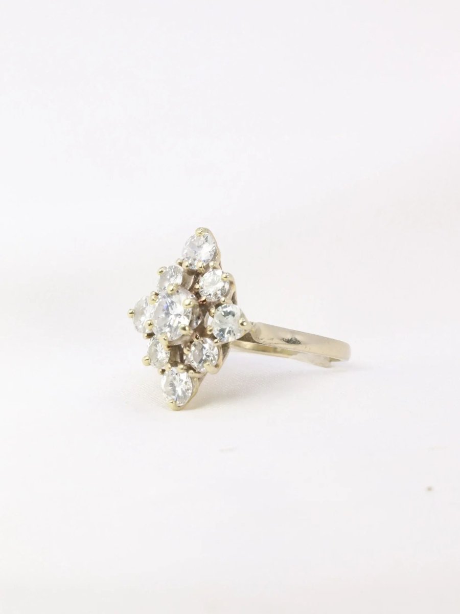 Bague vintage marquise en or blanc et diamants - Castafiore