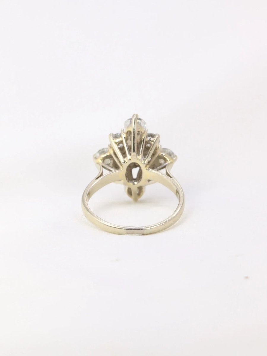 Bague vintage marquise en or blanc et diamants - Castafiore