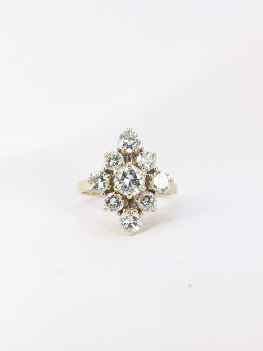 Bague vintage marquise en or blanc et diamants - Castafiore