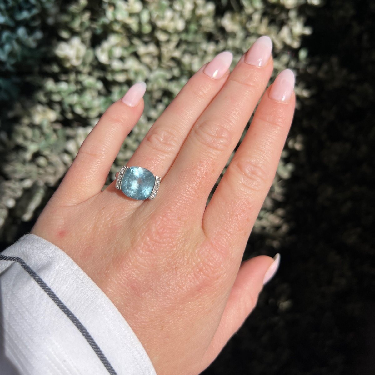 Bague Vintage Or 18 Carats, Topaze Bleue et Diamants - Castafiore