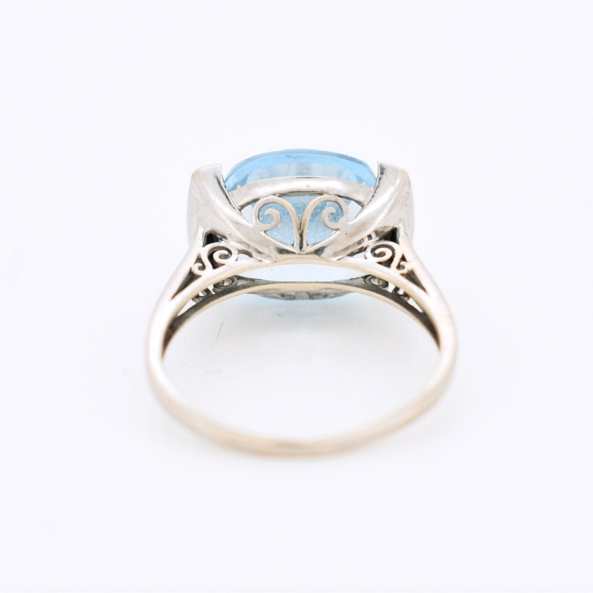 Bague Vintage Or 18 Carats, Topaze Bleue et Diamants - Castafiore