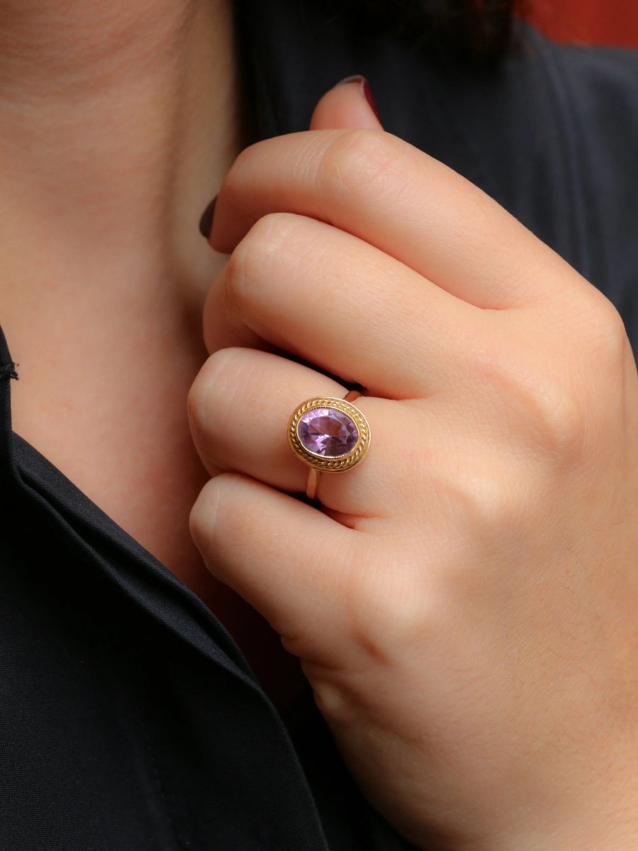 Bague vintage or jaune améthyste ovale 2,6 carats - Castafiore