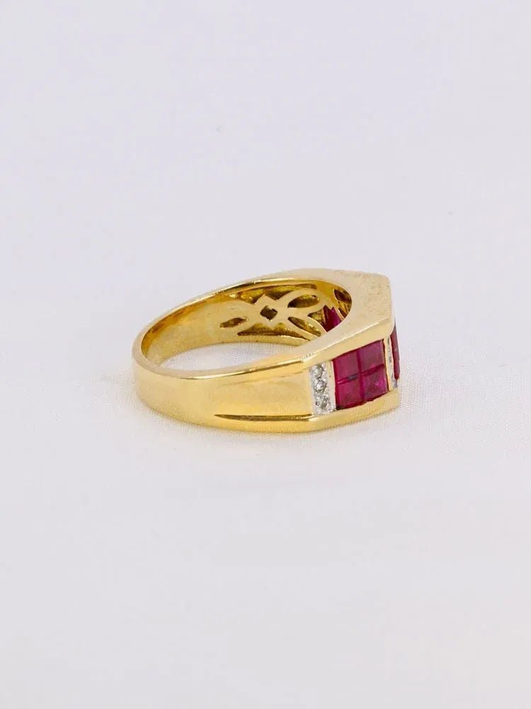 Bague vintage or jaune rubis calibrés diamants - Castafiore