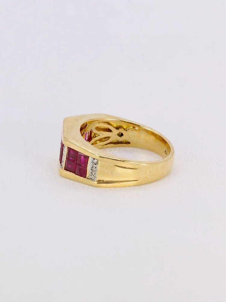 Bague vintage or jaune rubis calibrés diamants - Castafiore