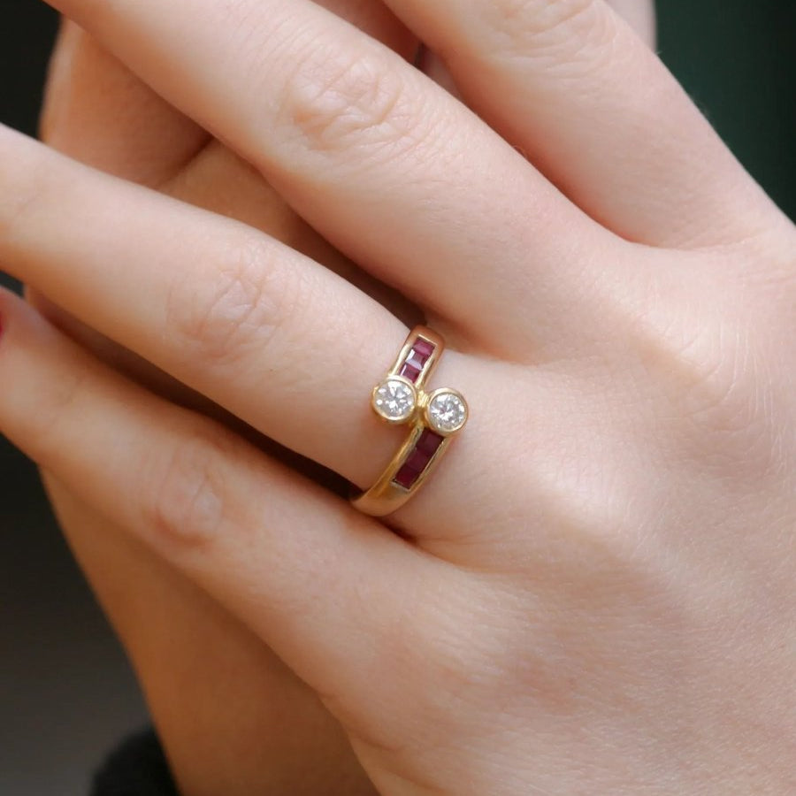 Bague vintage toi et moi or diamants rubis calibrés - Castafiore