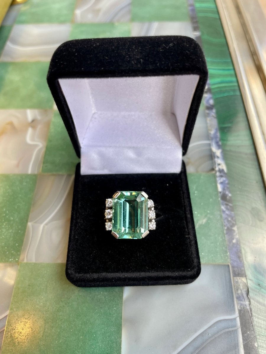 Bague Vintage Tourmaline Verte 9 carats Diamants Or Gris 18 Carats - Castafiore