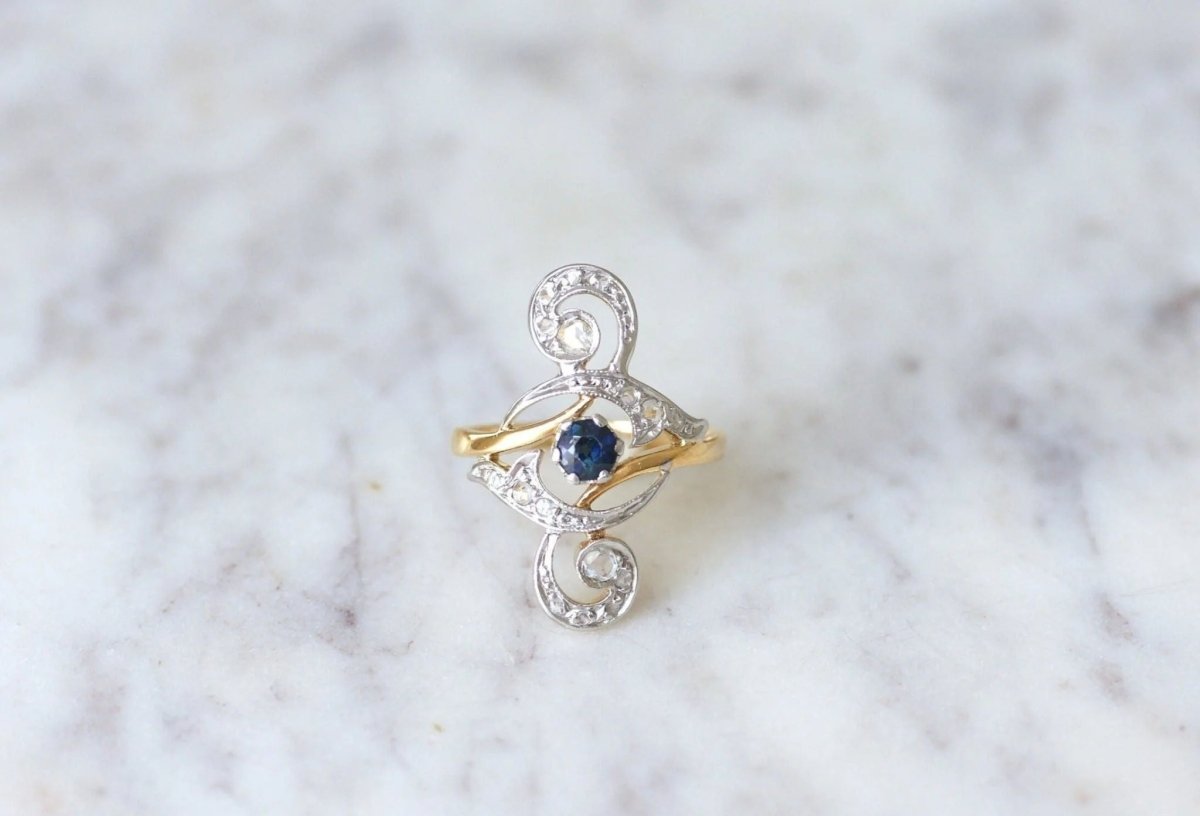 Bague Volutes Diamants et Saphir - Castafiore