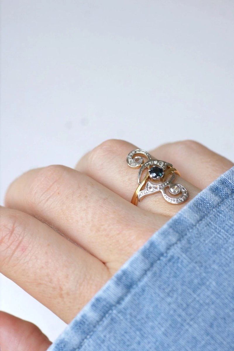 Bague Volutes Diamants et Saphir - Castafiore