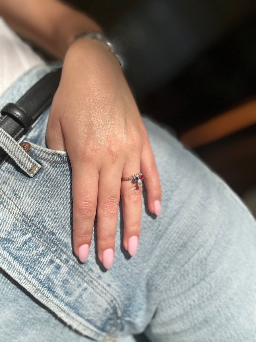 Bague XIXème - Or jaune, diamants, rubis et saphir. - Castafiore