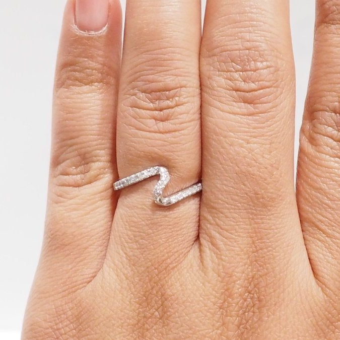 Bague Zig Zag en or blanc et diamants - Castafiore