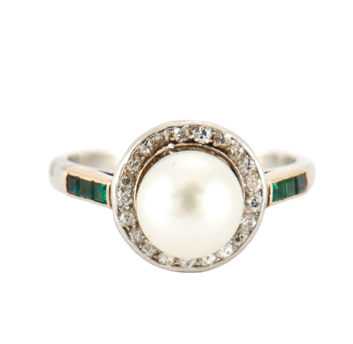 BagueEntourage en platine, or jaune, émeraudes, perle, et diamants - Castafiore