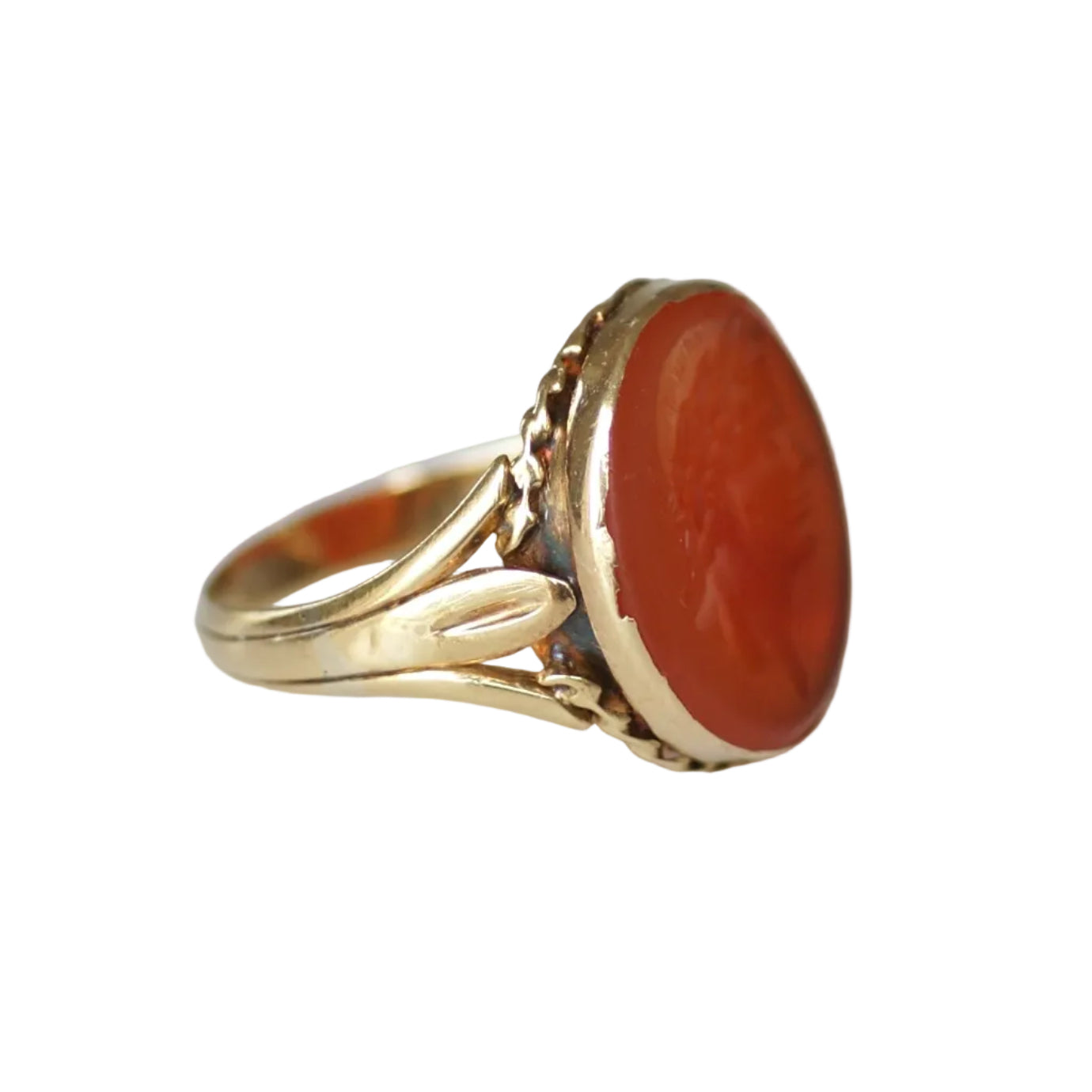 Bague Chevalière en or jaune et cornaline