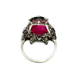 Bague Entourage en or platine, rubis et diamants