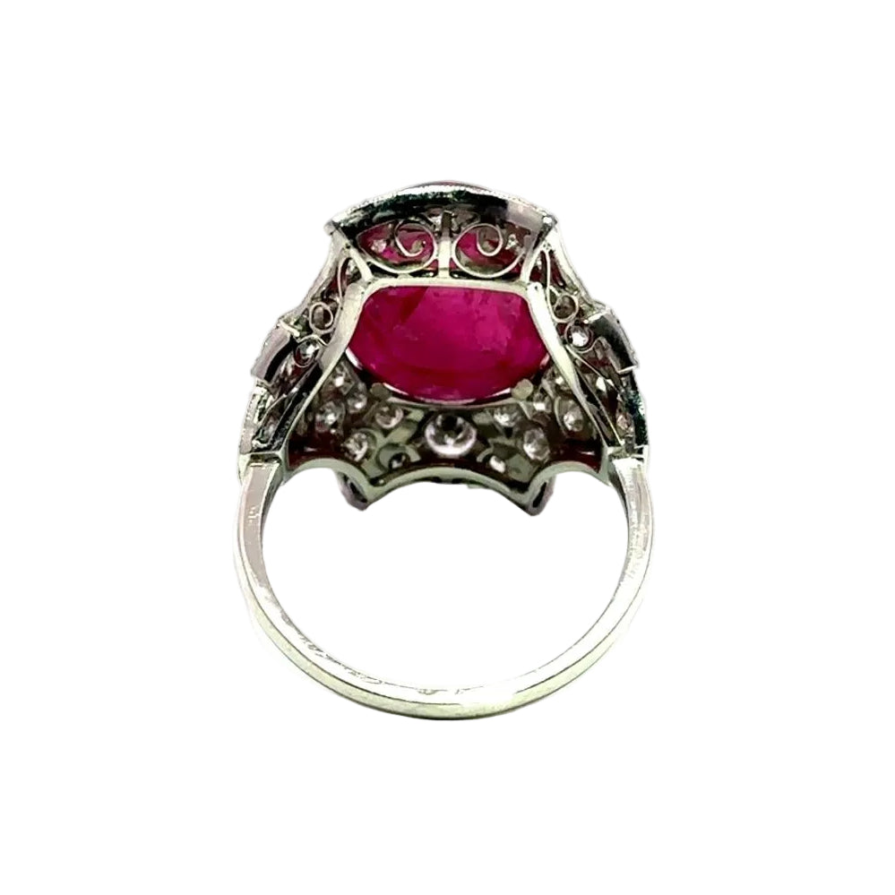 Bague Entourage en or platine, rubis et diamants