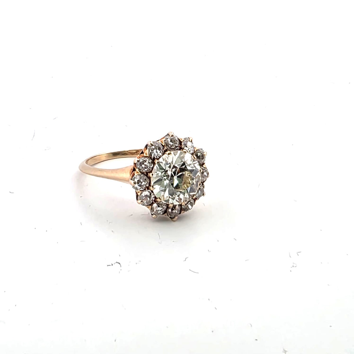 Bague Entourage en or jaune et diamants