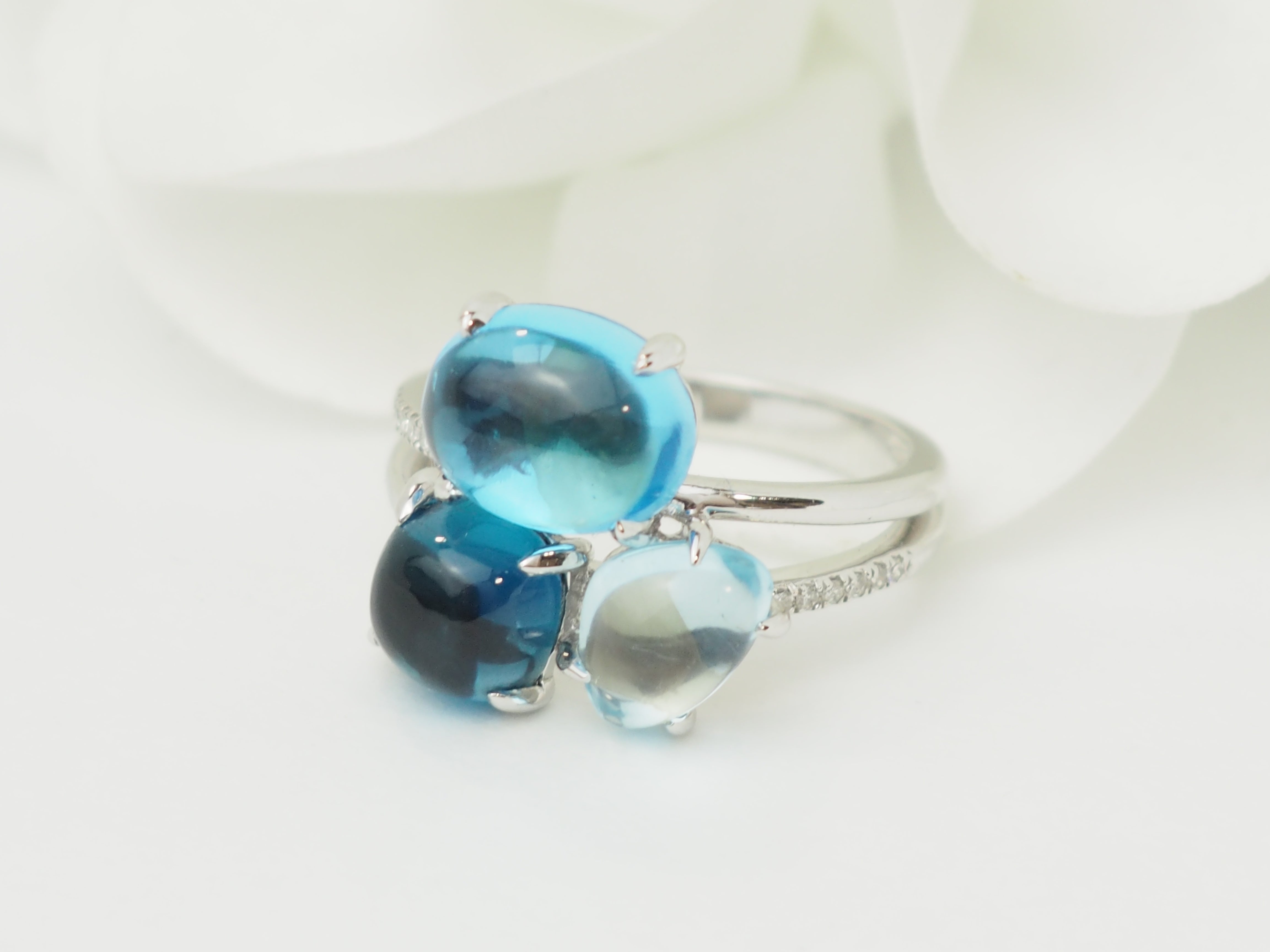 Bague Trilogie en or blanc, aigue-marine, topazes et diamants