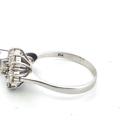 Anello in oro giallo con diamanti