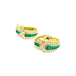Boucles d'oreilles Van Cleef & Arpels, "Ceinture", or jaune, diamants et émeraude.
