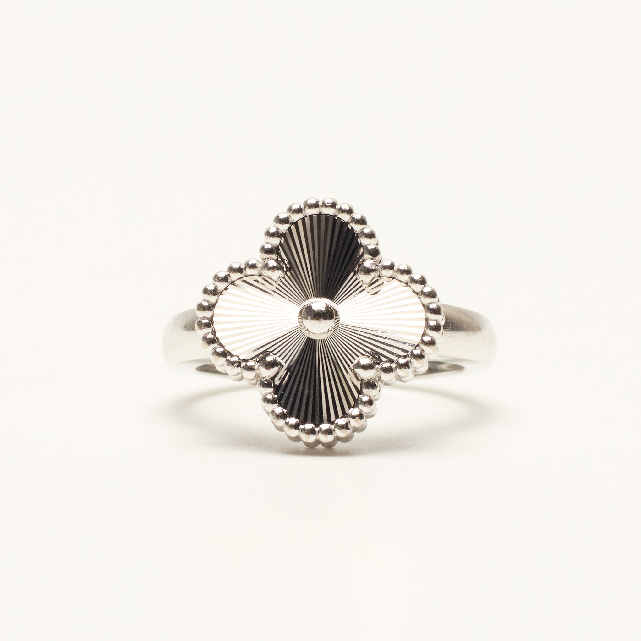 Bague VAN CLEEF & ARPELS Vintage Alhambra en or blanc