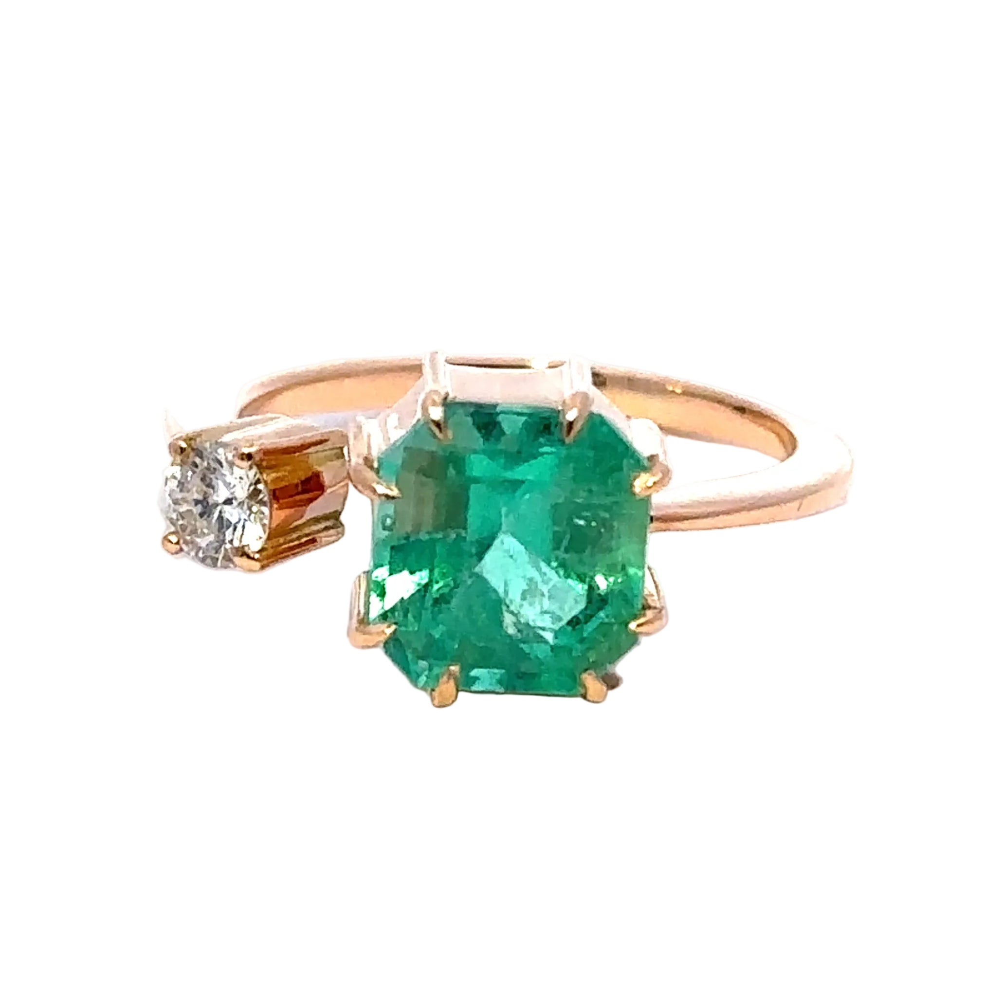 Bague Solitaire en or jaune, émeraude et diamants