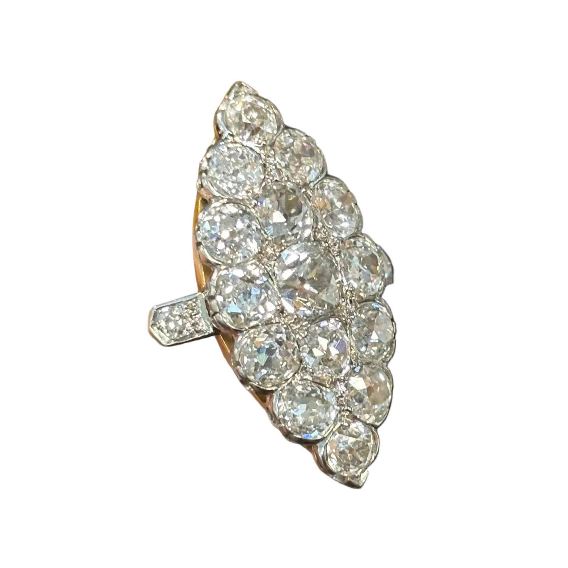 Bague Marquise en or jaune, platine et diamants