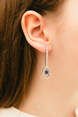 Boucles d'oreilles Pendantes en or blanc, saphirs et diamants