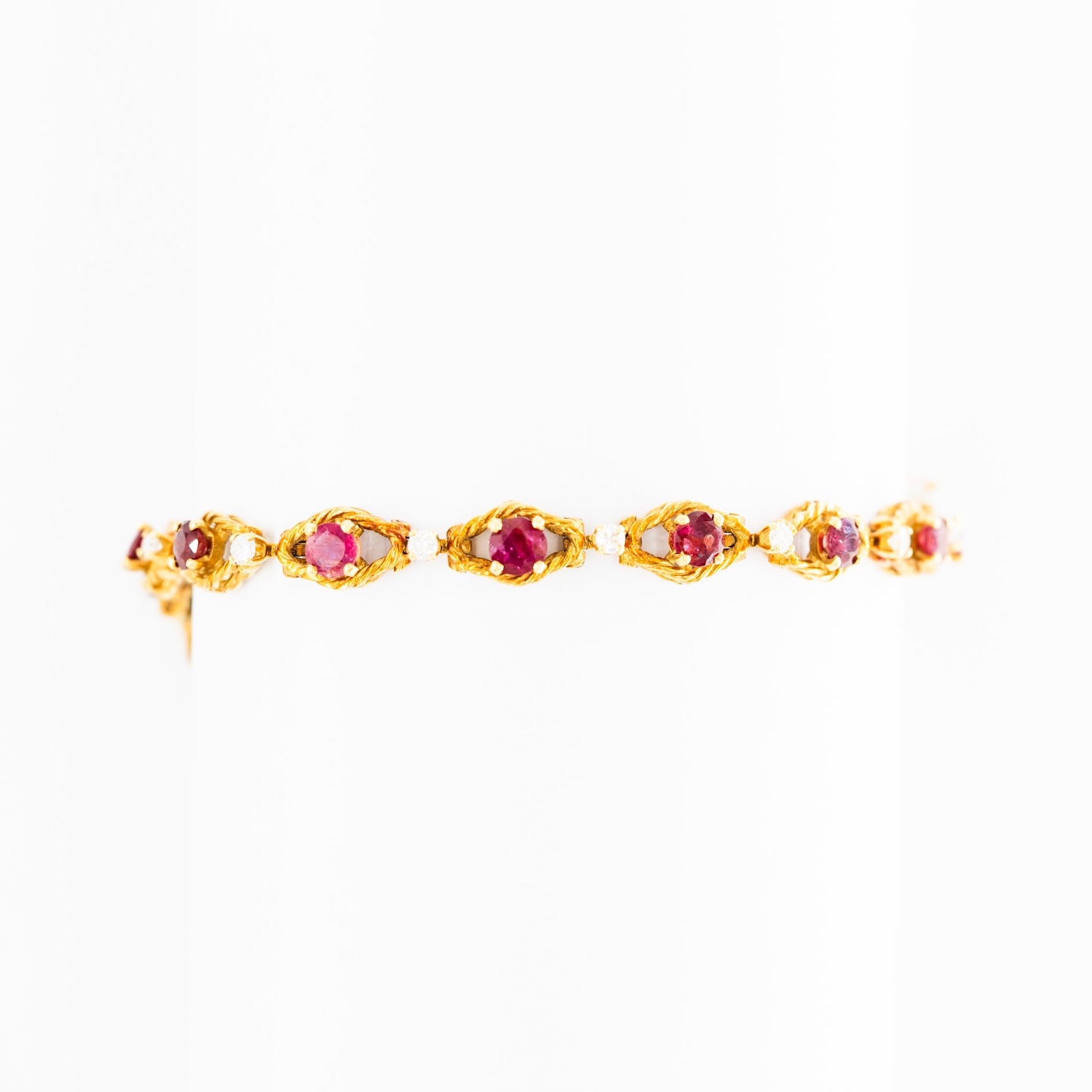 Bracelet Maille en or jaune, rubis et diamants