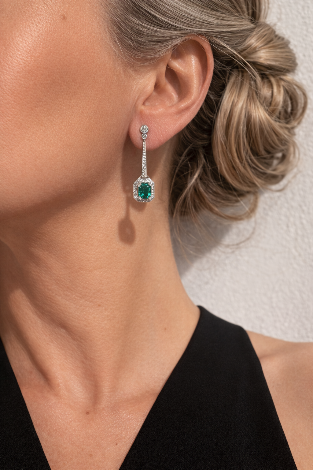 Boucles d'oreilles Pendantes en or blanc, émeraudes et diamants