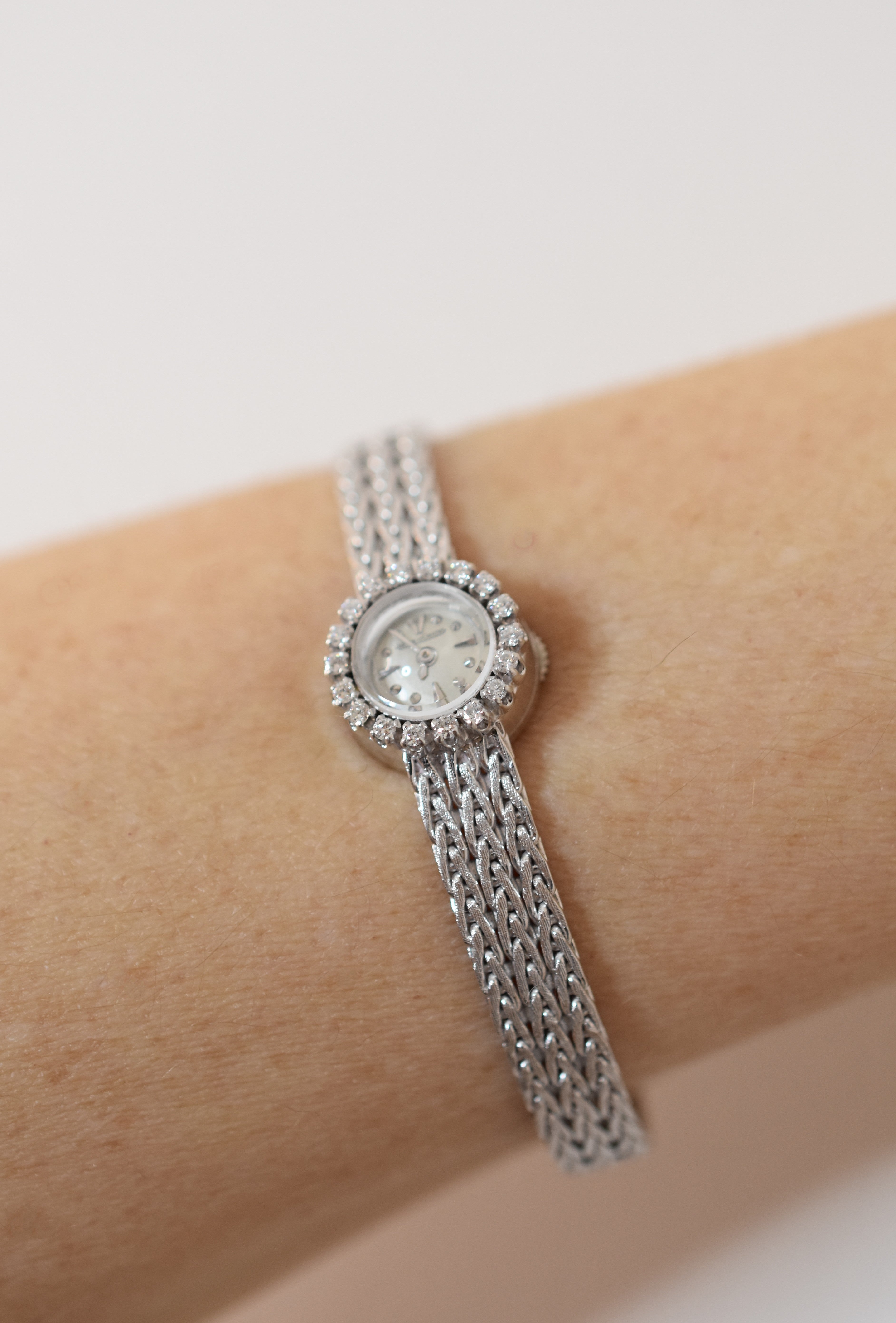 Jaeger-LeCoultre dame, entièrement or blanc 18 carats & diamants, vers 1960