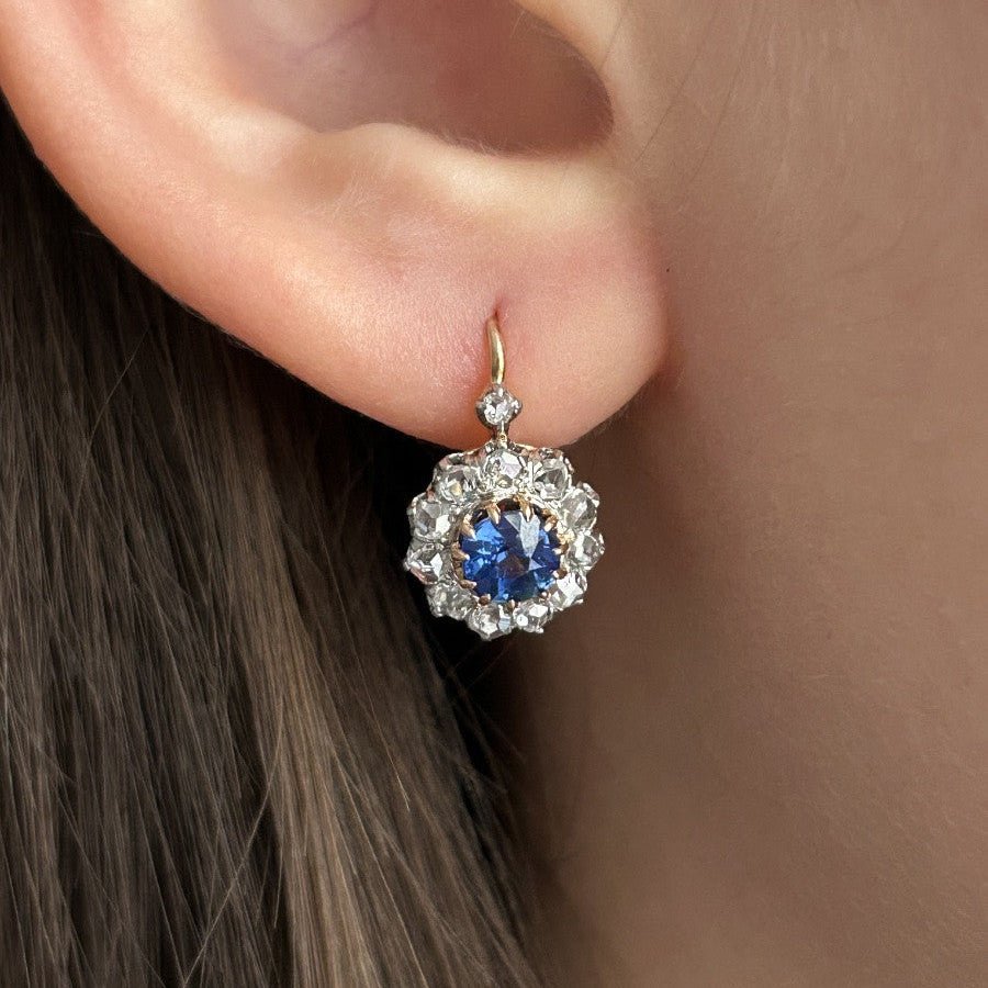 Boucle d'oreilles Dormeuses en or rose, platine, saphir et diamants - Castafiore