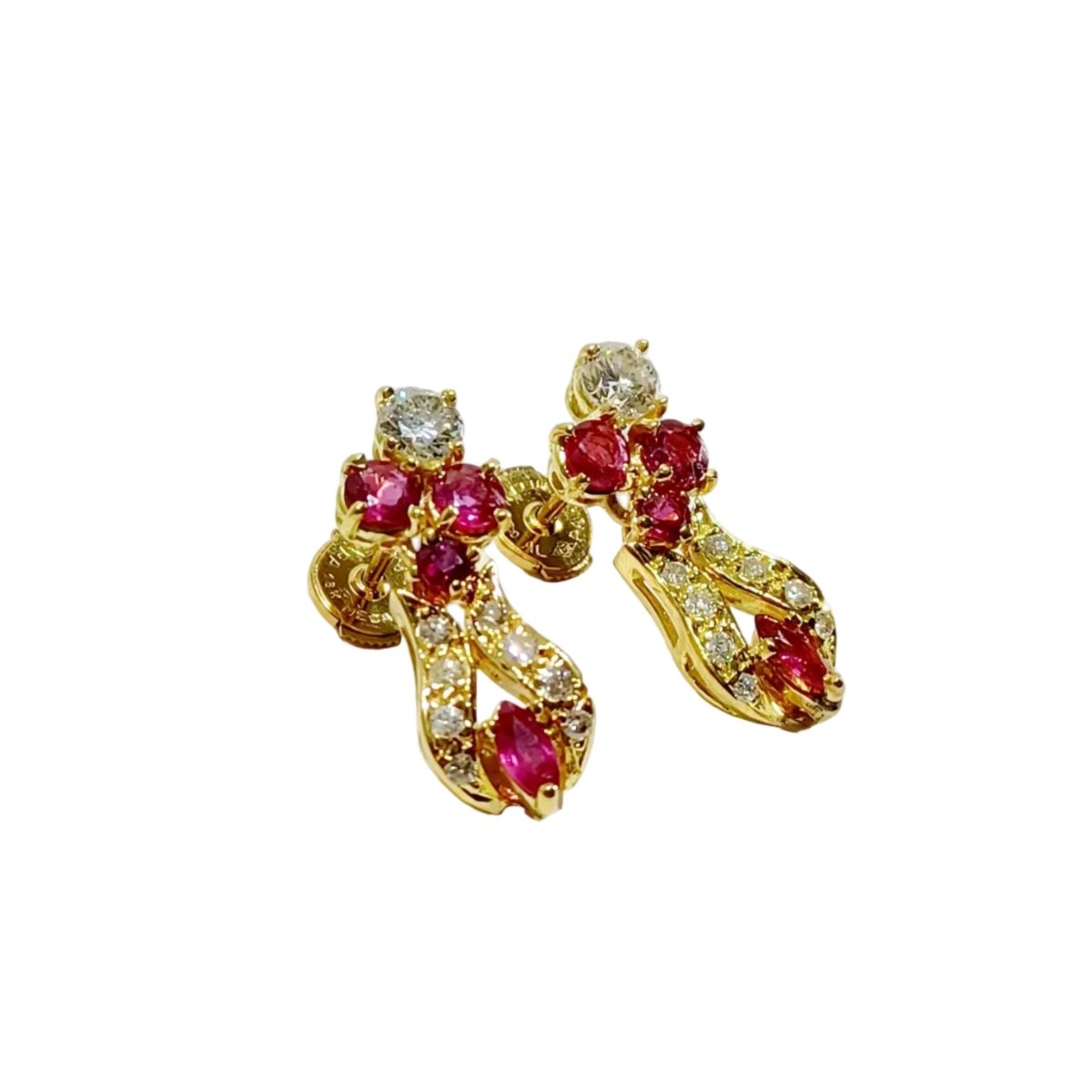 Boucle d'oreilles Pendantes en or jaune, rubis et diamants - Castafiore