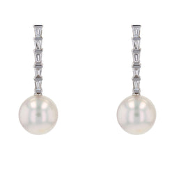 Boucles d'oreilles AKOYA Pendants en or blanc et diamants - Castafiore