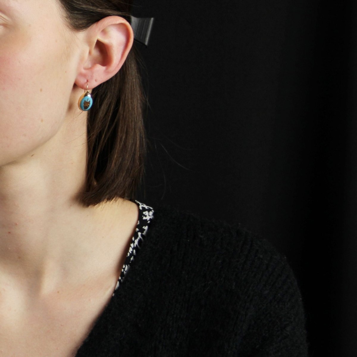 Boucles d'oreilles ANCIENNES Dormeuses émaillées en or jaune - Castafiore