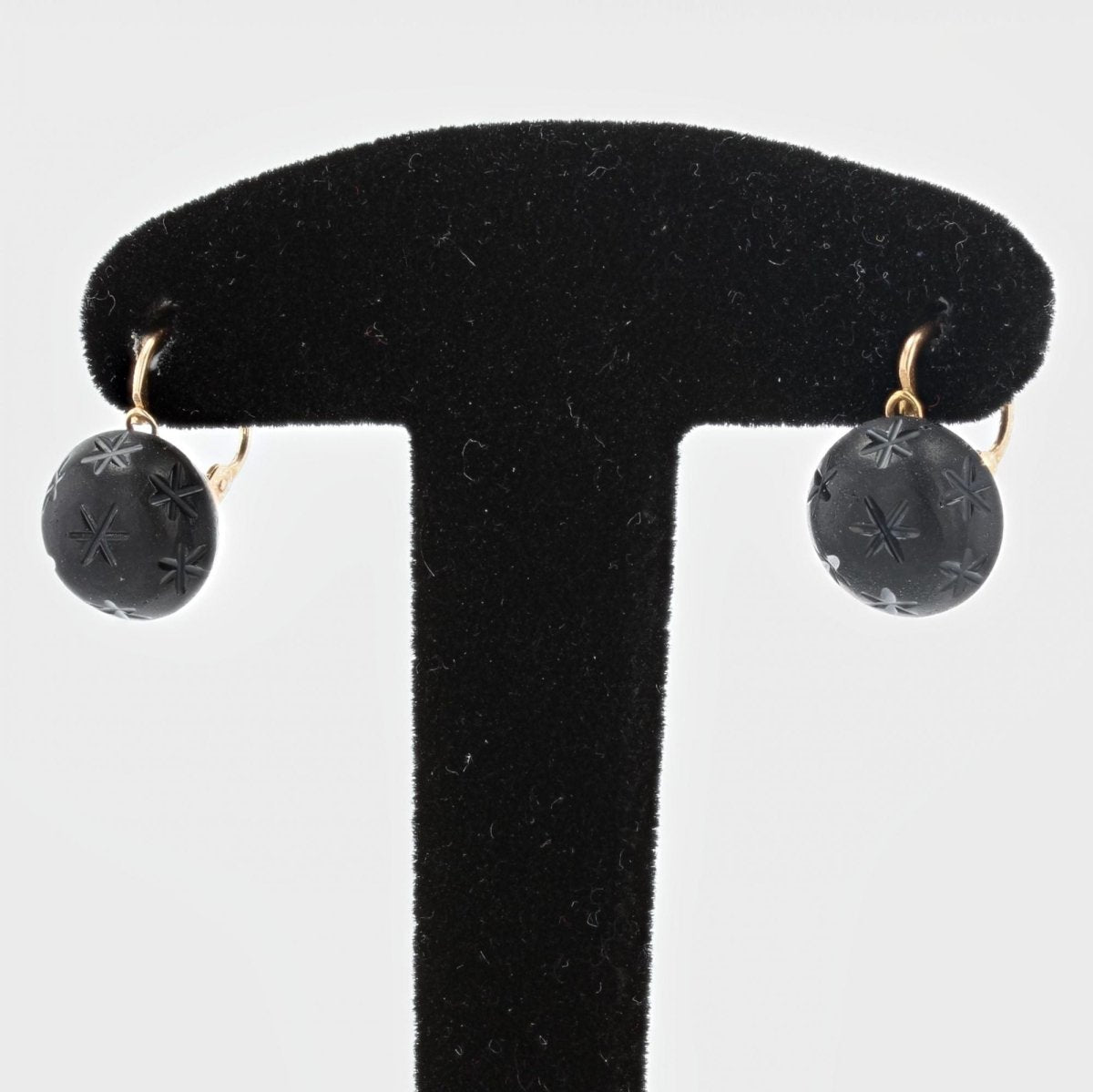 Boucles d'oreilles ANCIENNES Dormeuses en or jaune et jais - Castafiore