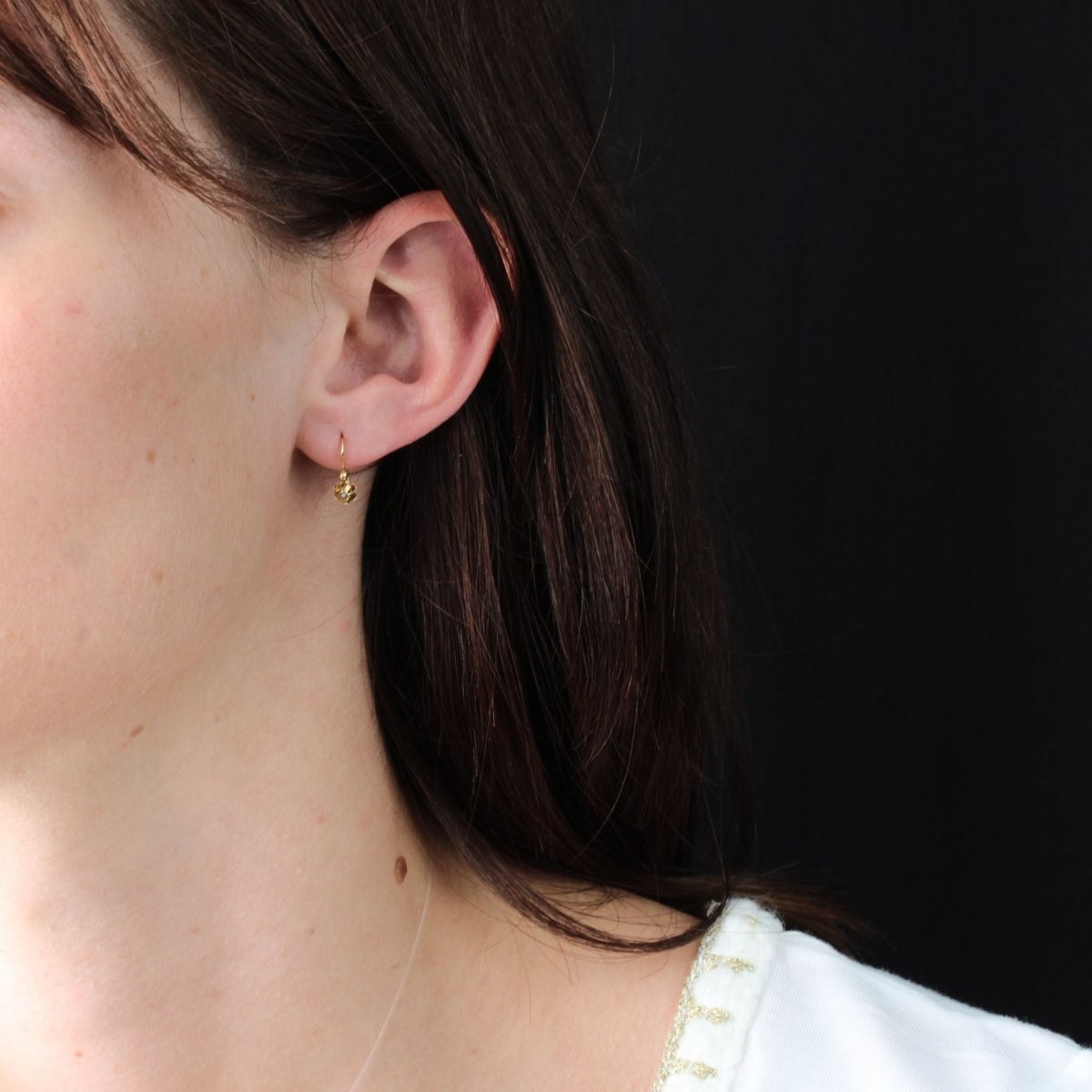 Boucles d'oreilles ANCIENNES Dormeuses en or jaune et perle fine - Castafiore