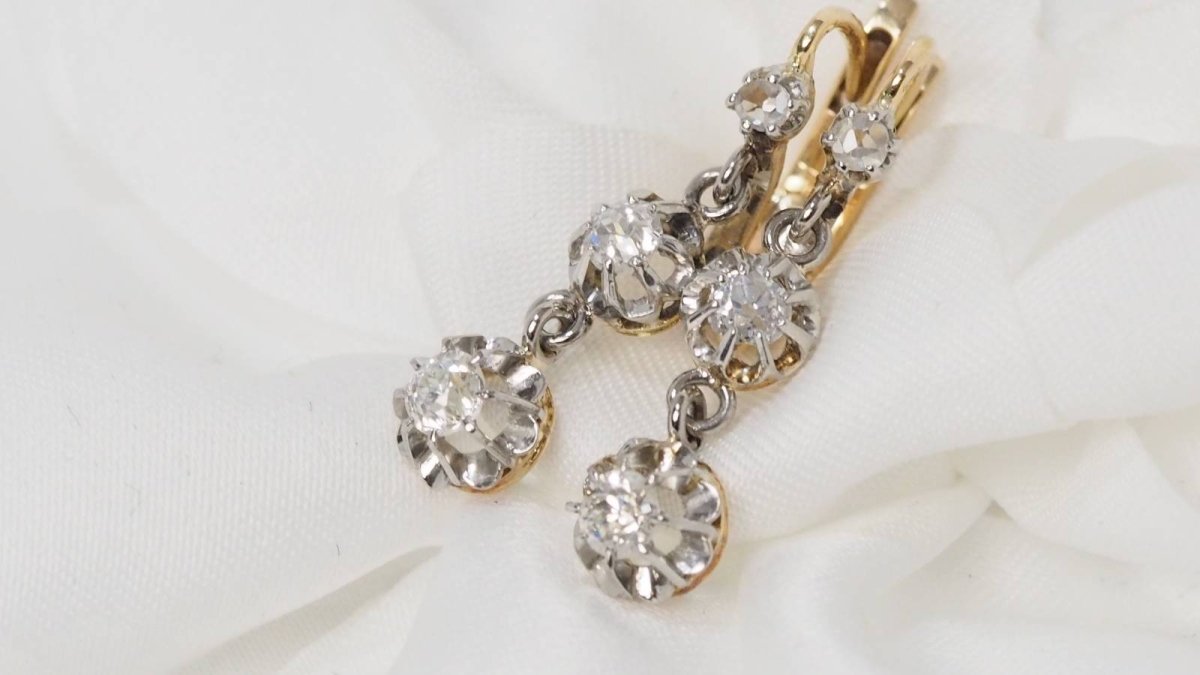 Boucles d'oreilles anciennes en or jaune et diamants - Castafiore