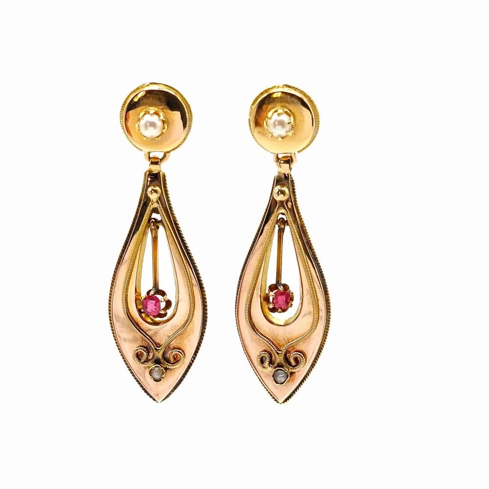 Boucles d'oreilles ANCIENNES Incarnat en or jaune rubis et perles - Castafiore