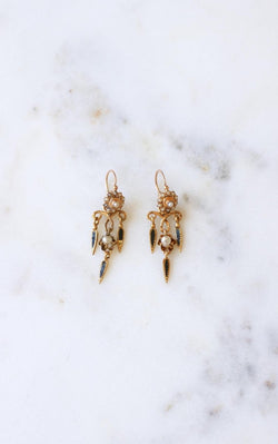 Boucles d'Oreilles Anciennes Pendantes Email et Perles - Castafiore