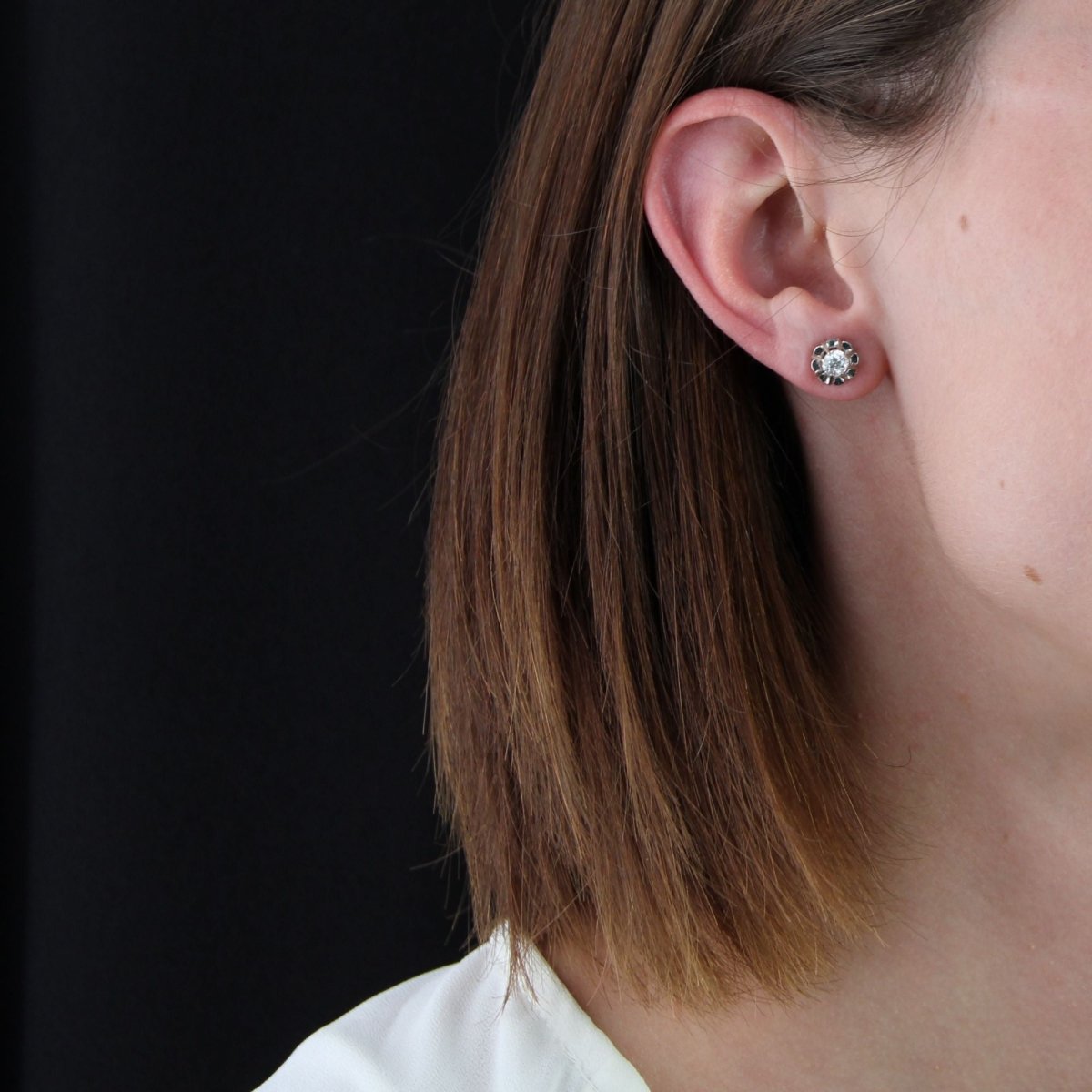 Boucles d'oreilles ANCIENNES Puces en or blanc et diamants - Castafiore