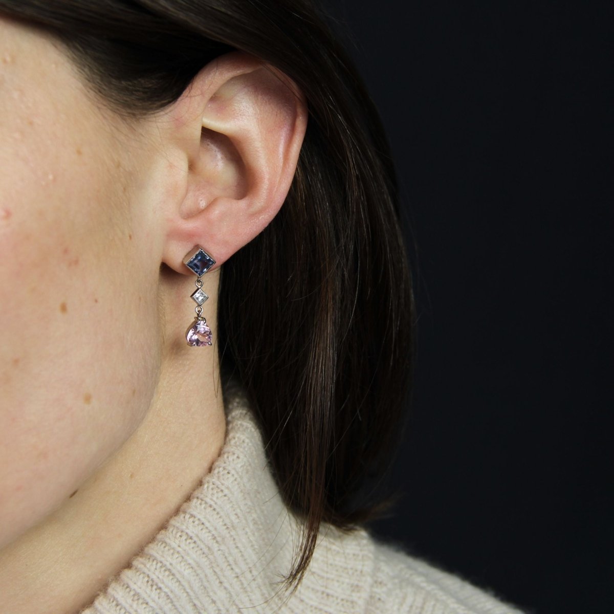 Boucles d'oreilles BAUME Pendantes en or blanc saphirs diamants morganites - Castafiore
