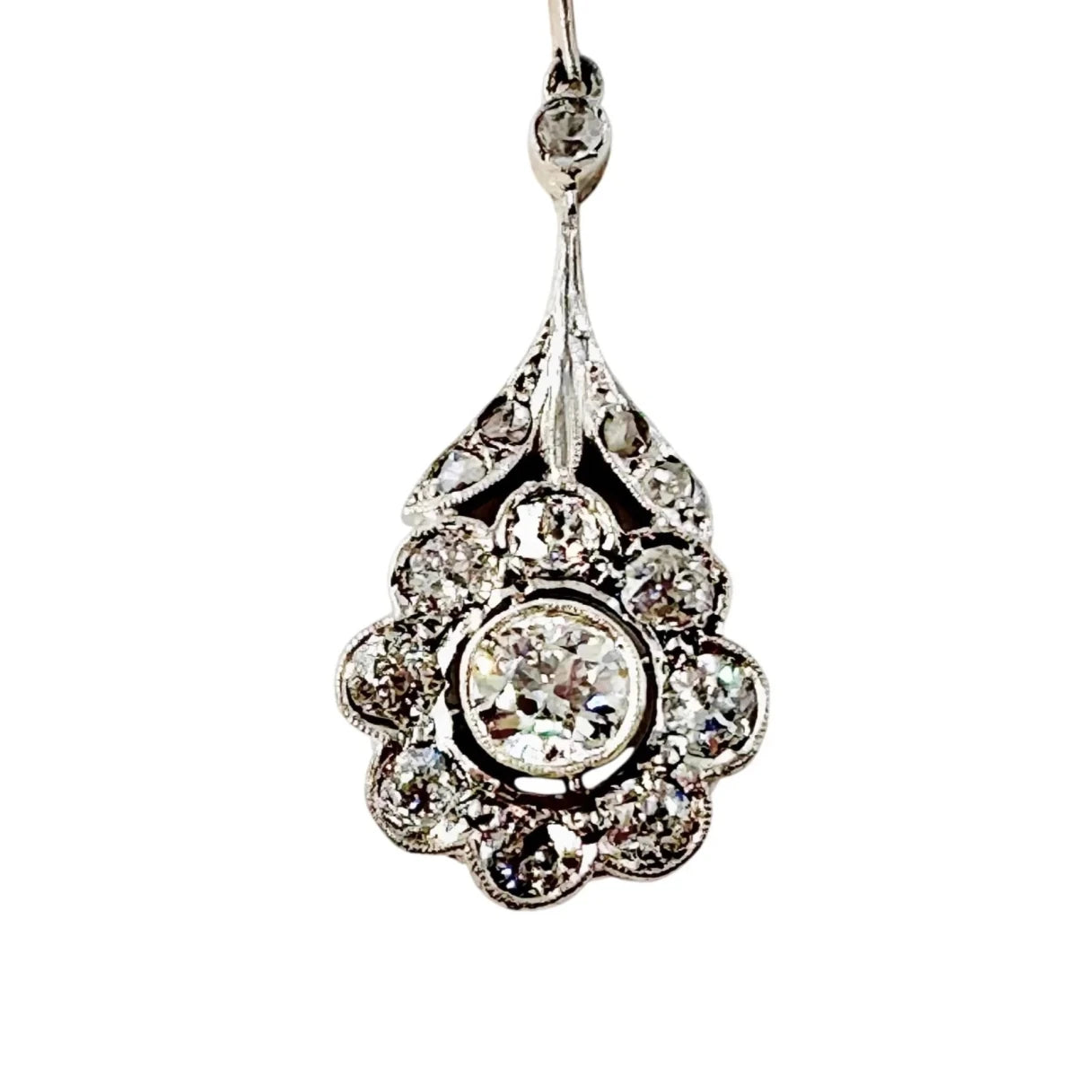 Boucles d'oreilles Belle Époque en platine, or jaune et diamants - Castafiore
