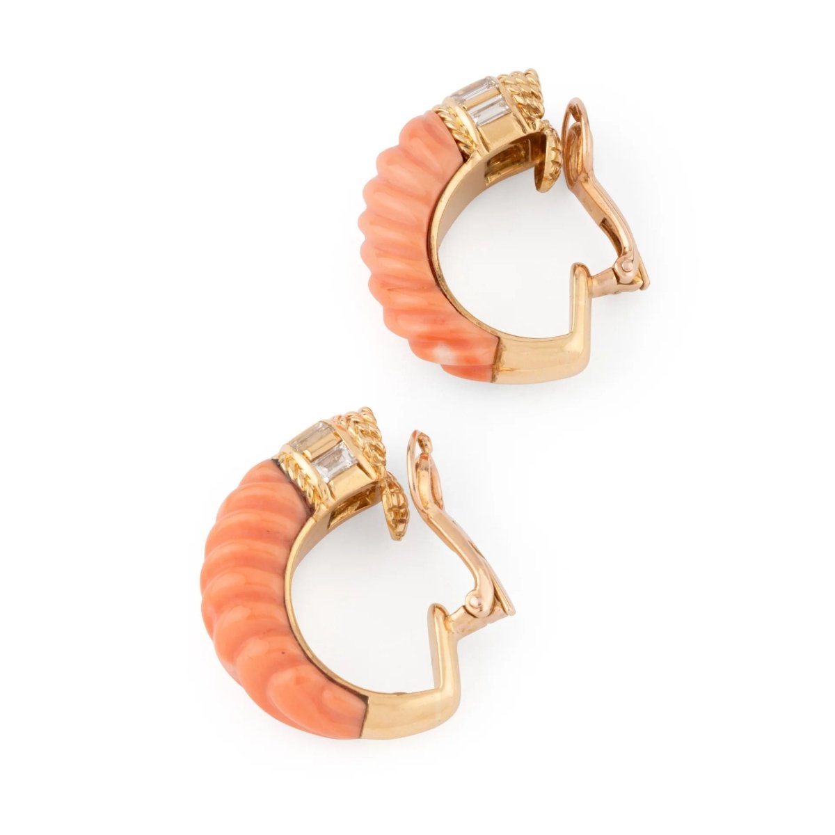 Boucles d'oreilles BOUCHERON or jaune, en corail et diamants - Castafiore