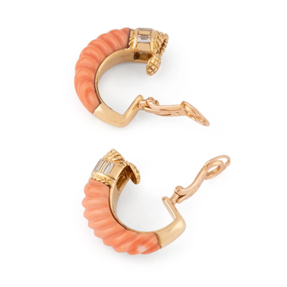 Boucles d'oreilles BOUCHERON or jaune, en corail et diamants - Castafiore