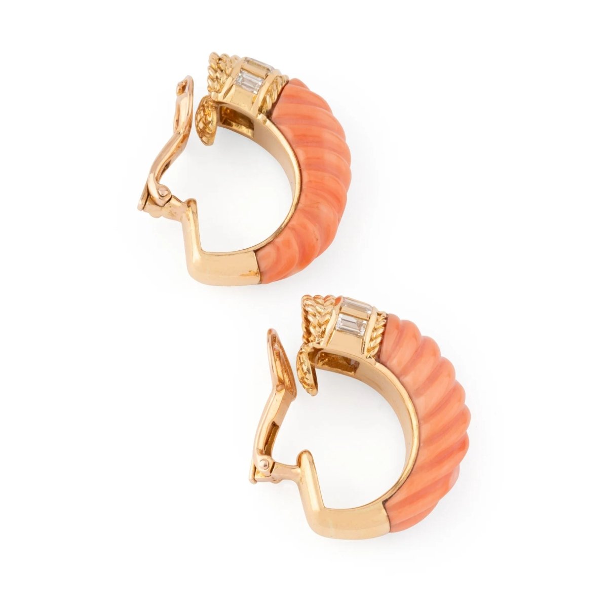 Boucles d'oreilles BOUCHERON or jaune, en corail et diamants - Castafiore