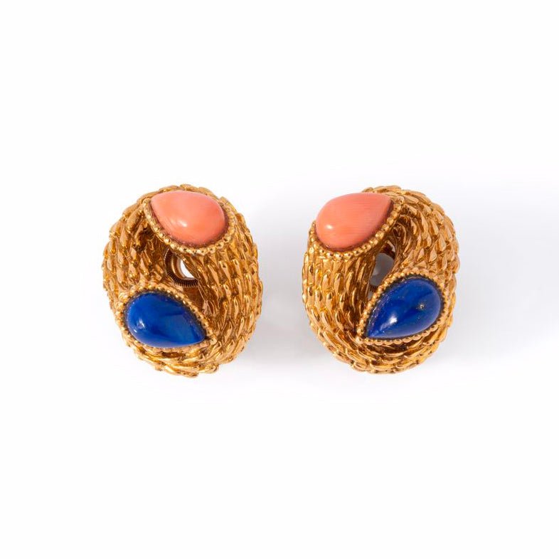 Boucles d'oreilles BOUCHERON "Serpent bohème" en or jaune, corail et lapis lazuli - Castafiore