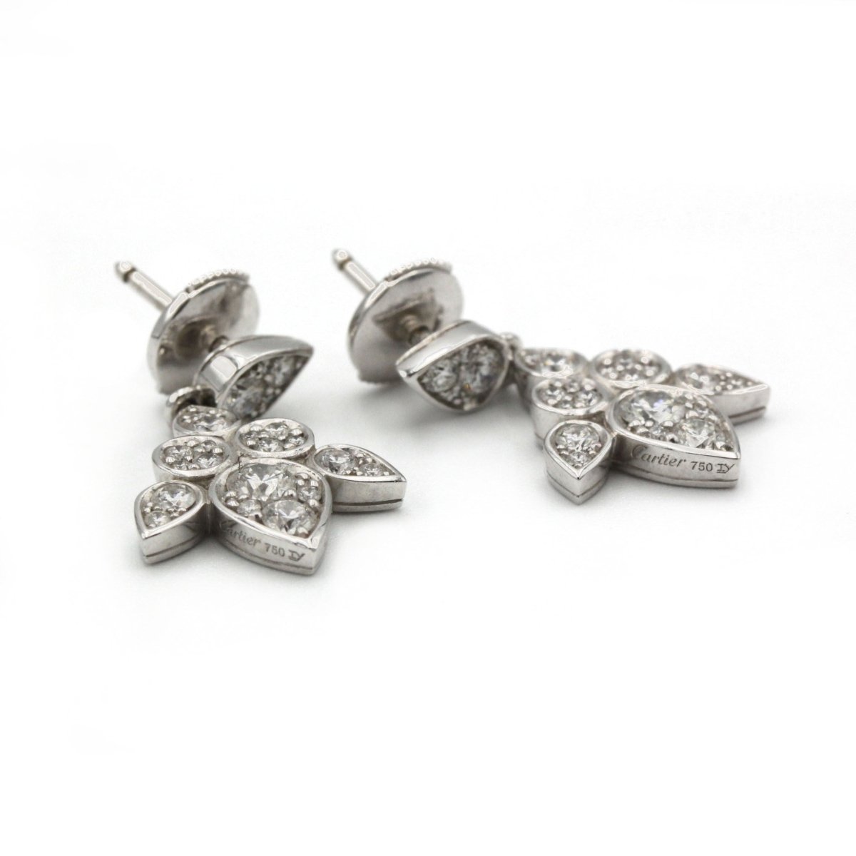 Boucles d'oreilles CARTIER "Lotus" en or blanc et diamants - Castafiore