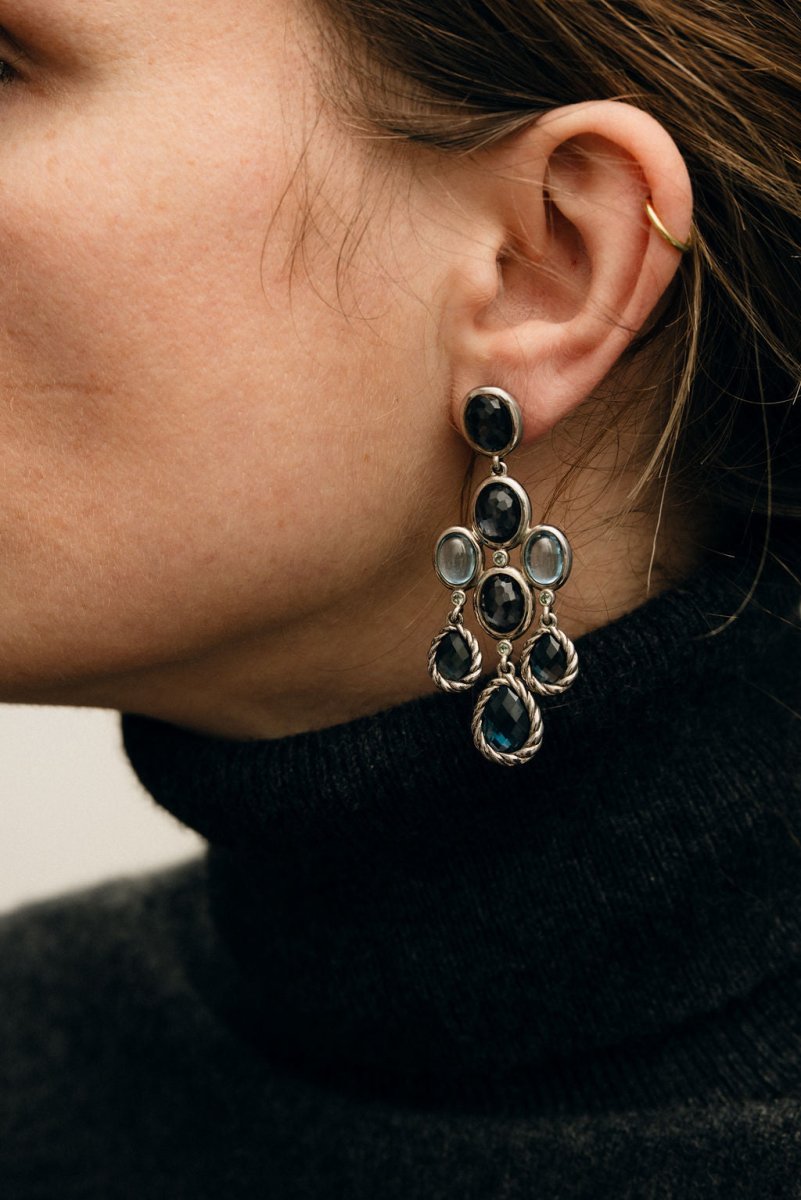 Boucles d'oreilles Chandelier DAVID YURMAN en argent, topaze bleue, hématite et diamant - Castafiore